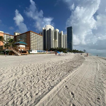 Beachfront Condo In Miami! サニーアイルズビーチ エクステリア 写真