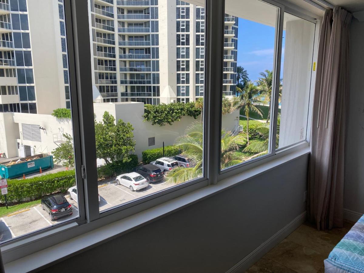 Beachfront Condo In Miami! サニーアイルズビーチ エクステリア 写真