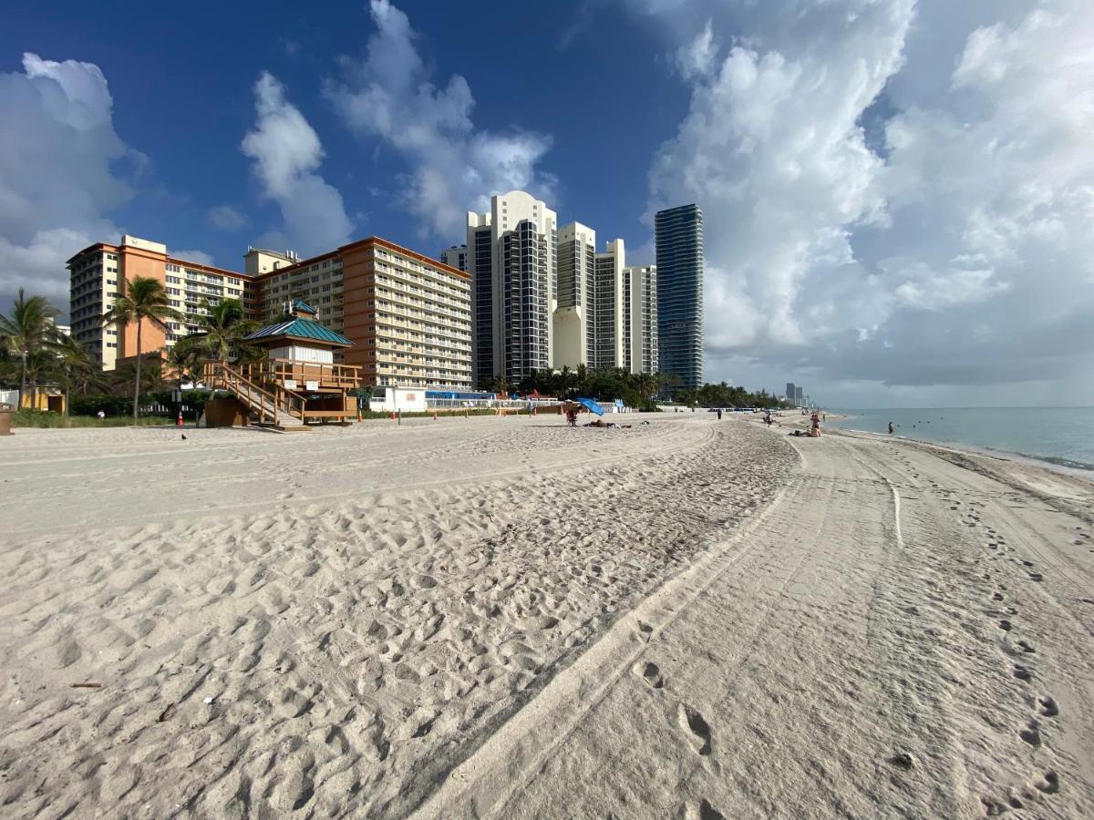 Beachfront Condo In Miami! サニーアイルズビーチ エクステリア 写真