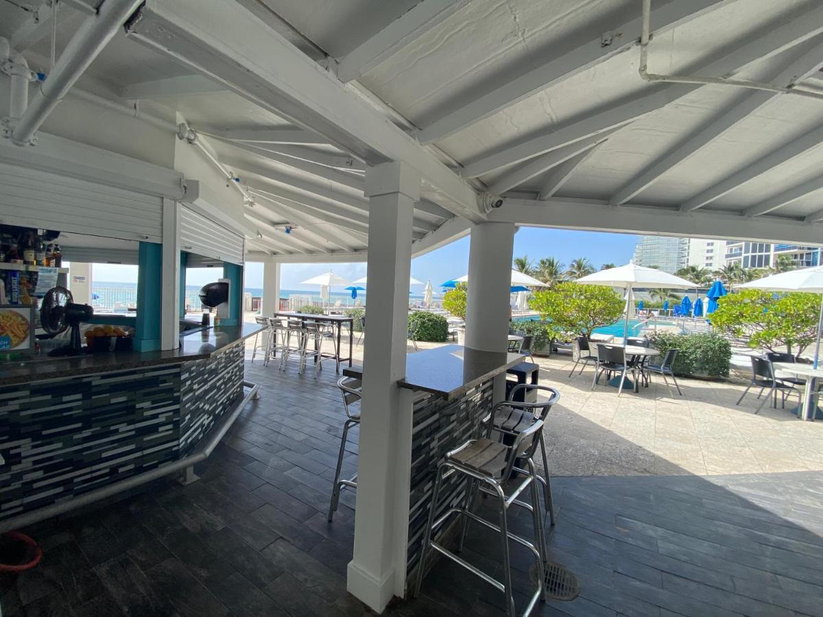 Beachfront Condo In Miami! サニーアイルズビーチ エクステリア 写真